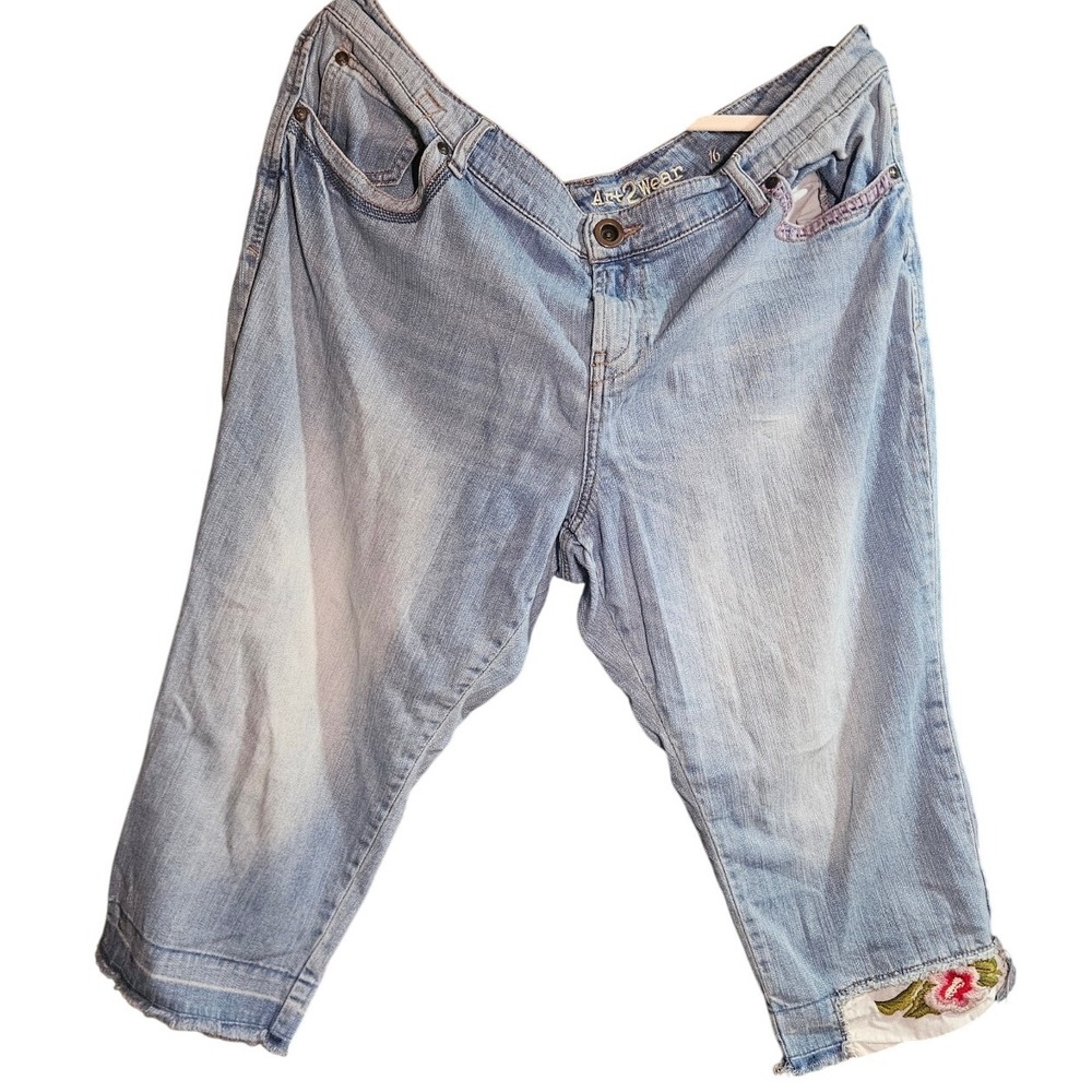 Avenue Art2Wear Distressed Denim Capri 16 Boho Light Wash Floral Embroidery #371